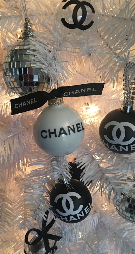 chanel inspired christmas|Chanel christmas wallpaper.